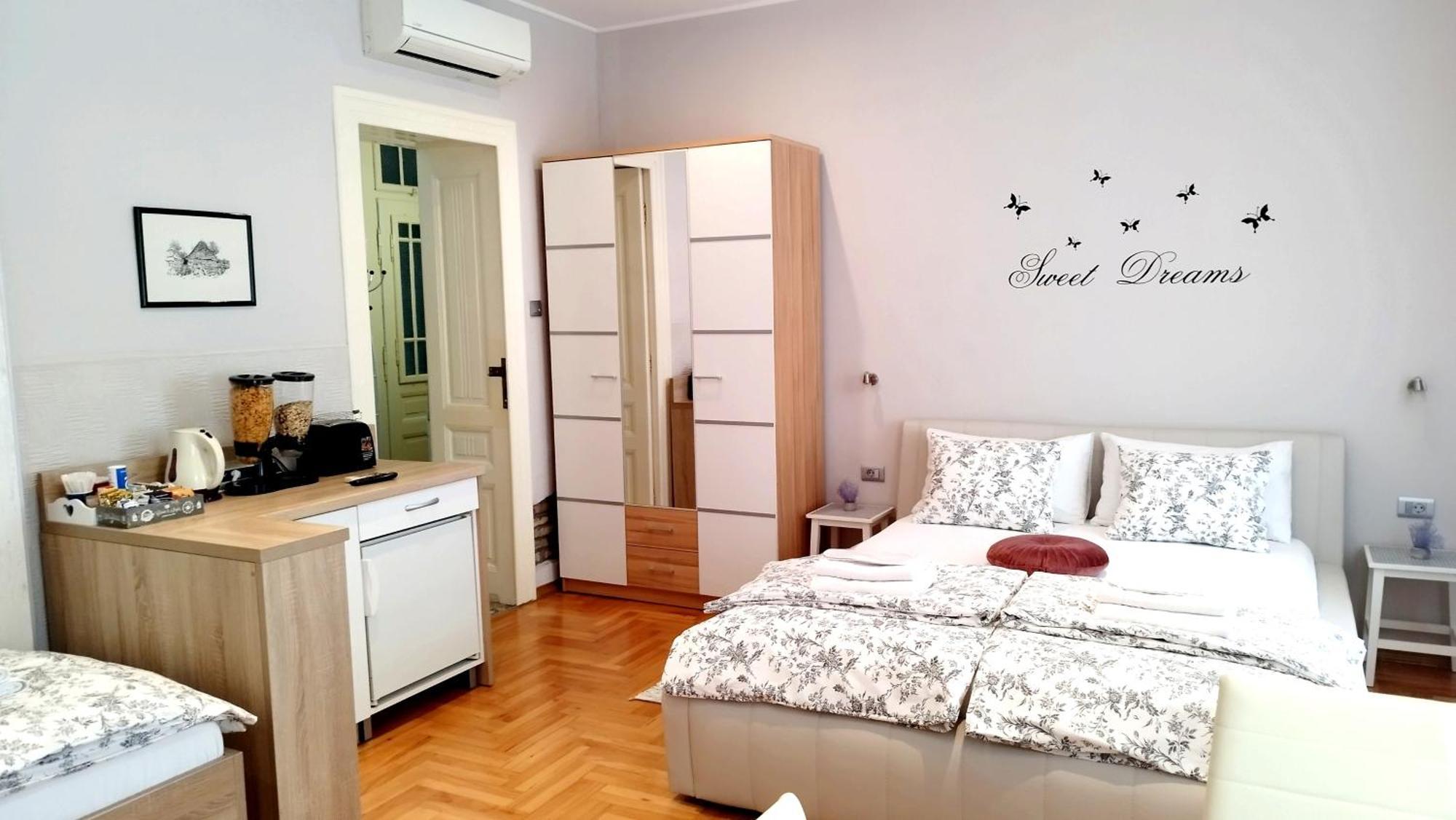 Lavender - City Room With Free Parking Пула Екстер'єр фото