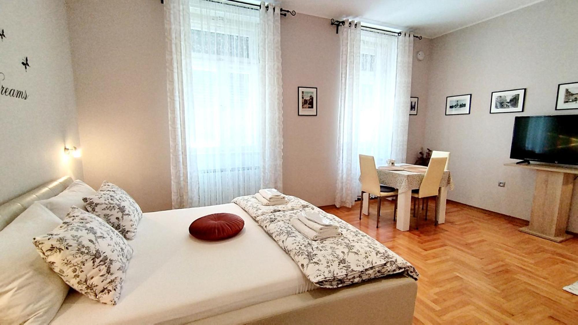 Lavender - City Room With Free Parking Пула Екстер'єр фото