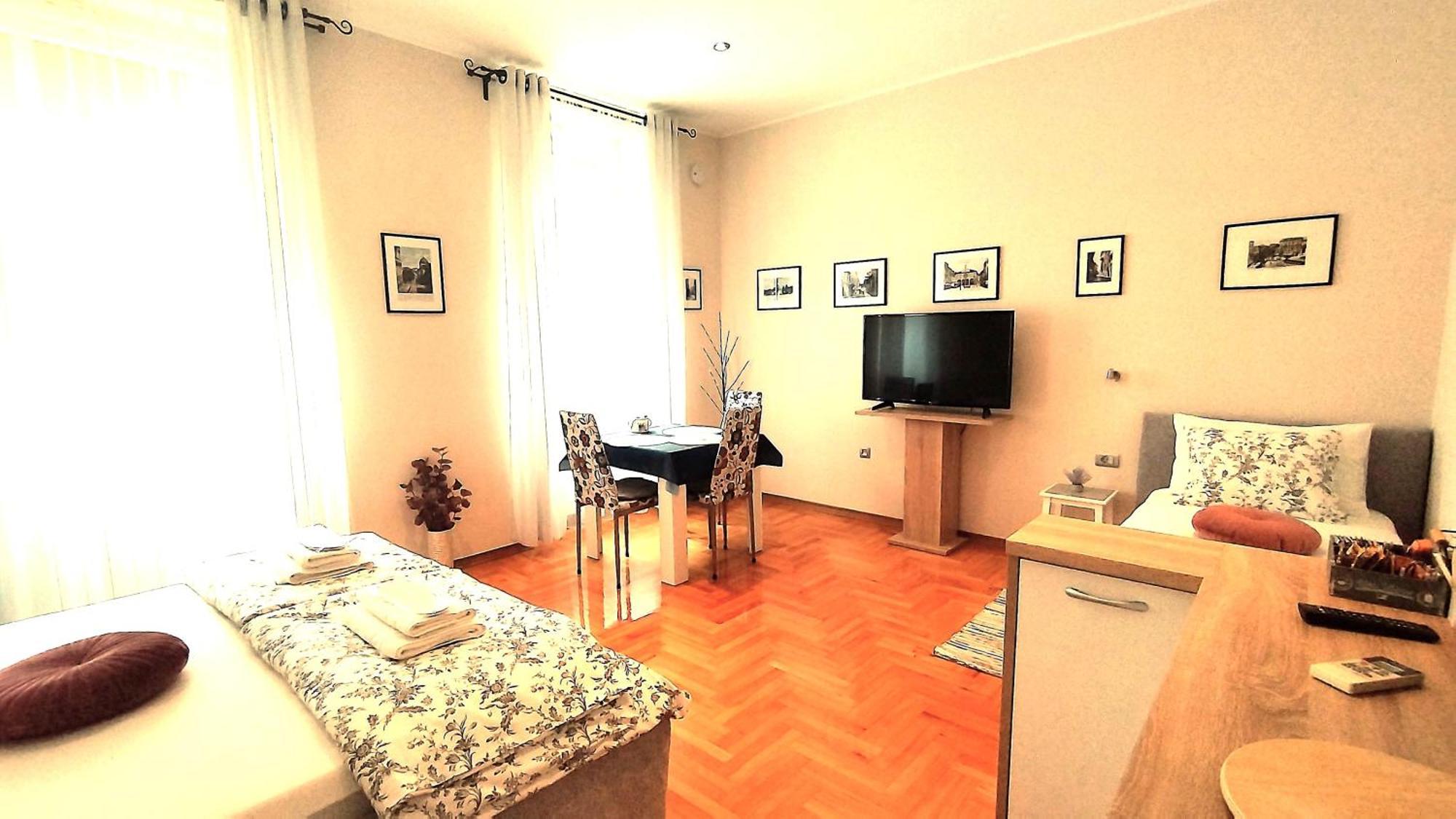 Lavender - City Room With Free Parking Пула Екстер'єр фото