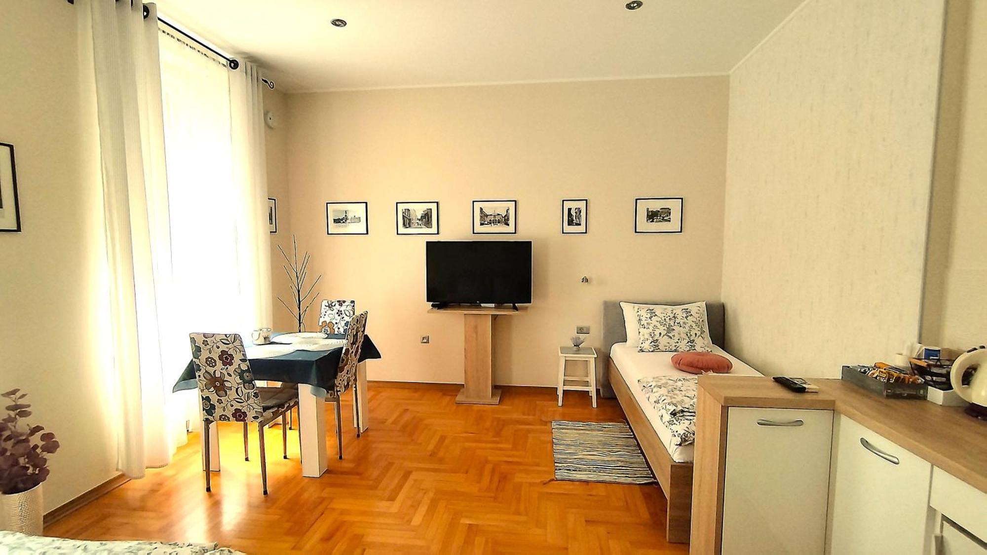 Lavender - City Room With Free Parking Пула Екстер'єр фото